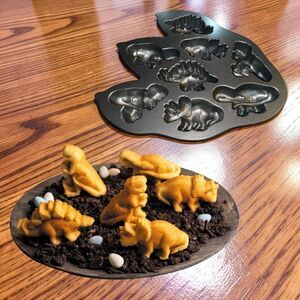 NordicWare Dinosaur Cakelet Pan Non Stick 3 Cup Baking Pan